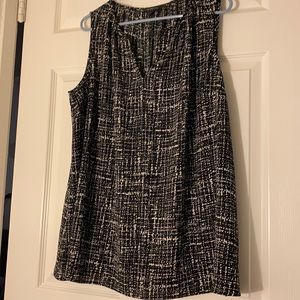 black and white pattern sleeveless blouse